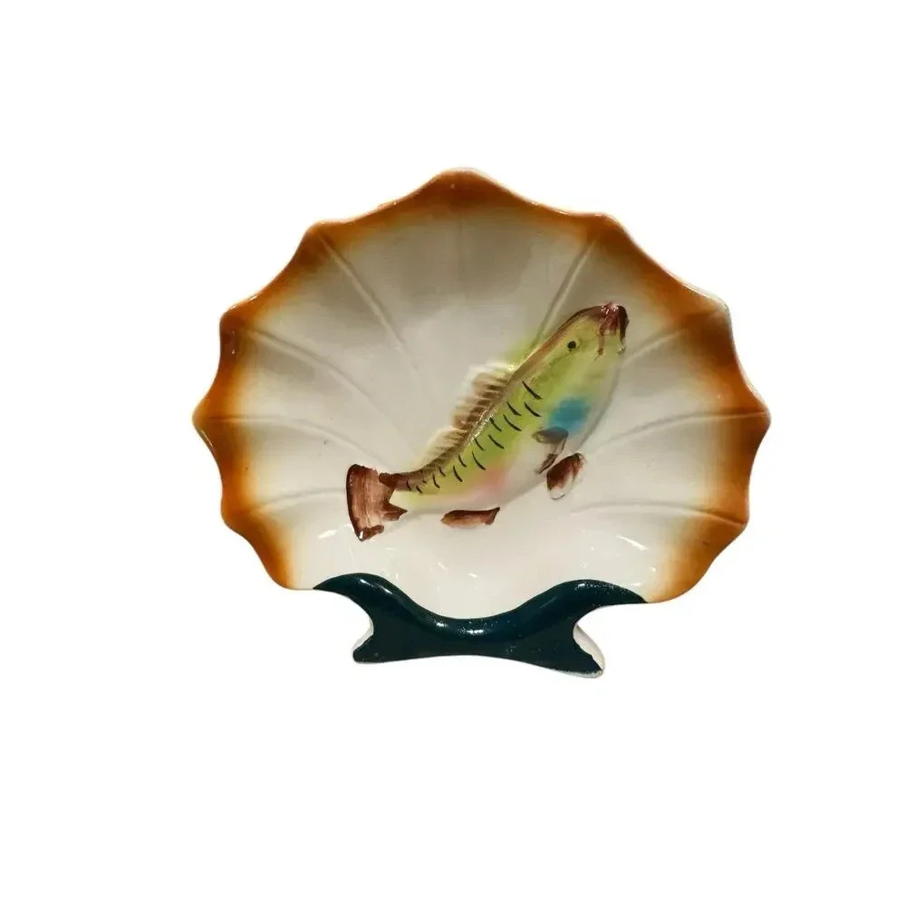 1940s miniature shell-shaped majolica fish plate stamped "Japan” style of Lefton